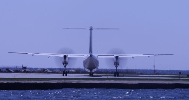 de Havilland Dash 8-400 (C-GLQO)