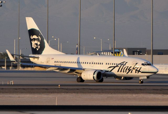 Boeing 737-700 (N617AS)