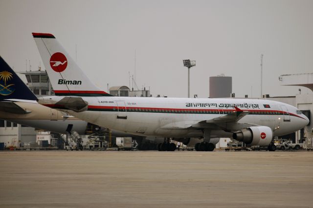 Airbus A310 (S2-ADK)
