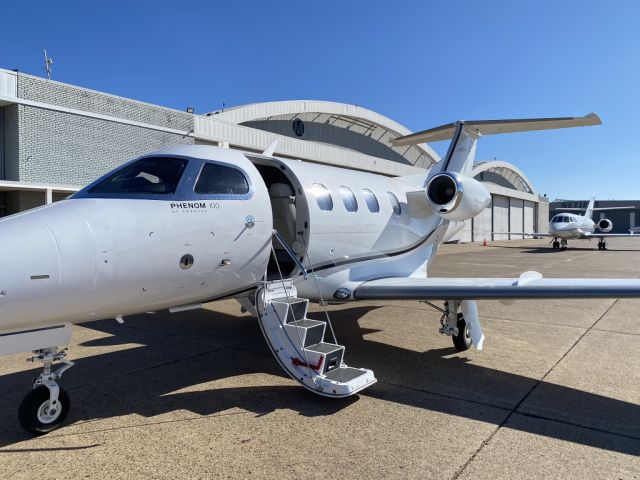 Embraer Phenom 100 (N337HC)