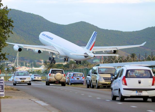 Airbus A340-300 (F-GLZN) - Air France F-GLZN departing St maarten to France