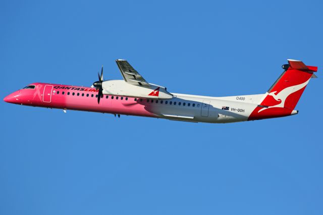 de Havilland Dash 8-400 (VH-QOH)