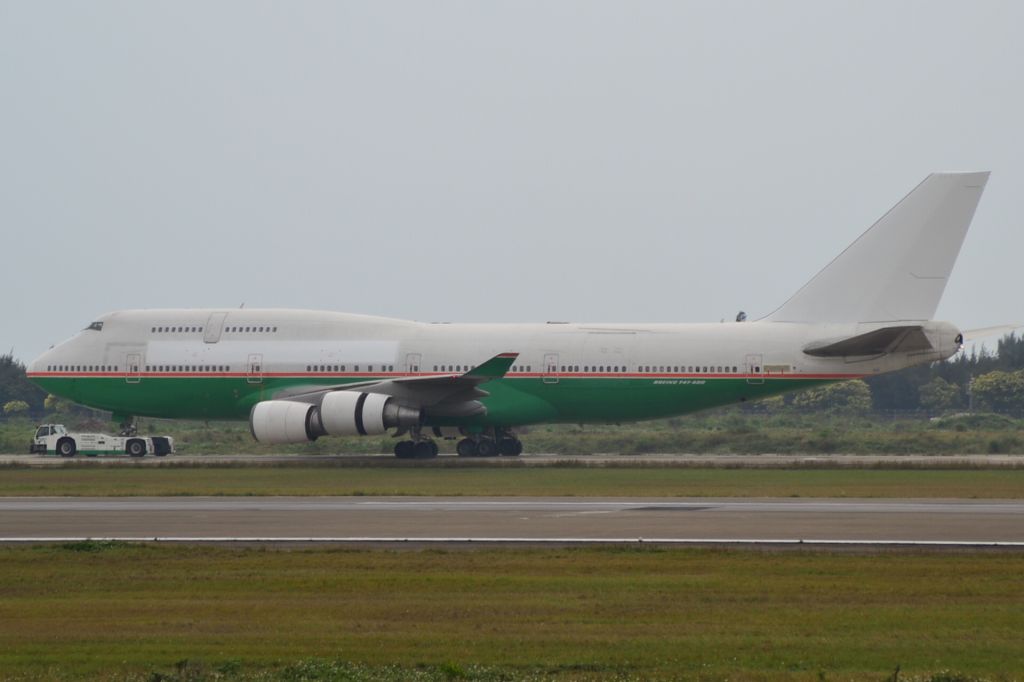 Boeing 747-400 —