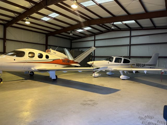 Cirrus Vision SF50 (N83MR)