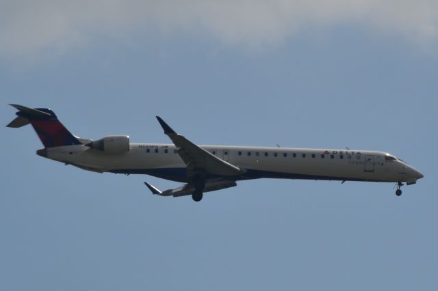 Canadair Regional Jet CRJ-900 (N349PQ) - On final at KCHS - 6/15/18 