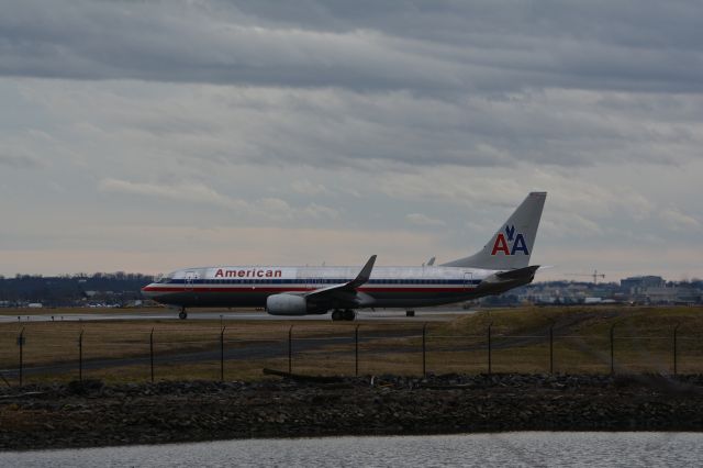 Boeing 737-800 (N852NN)