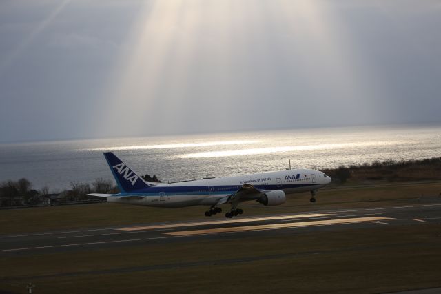 Boeing 777-200 (JA701A) - 20 December 2015: HND-HKD.