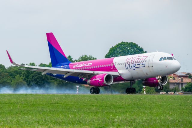 Airbus A320 (HA-LYH)
