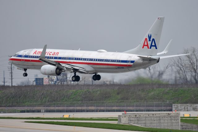 Boeing 737-800 (N921NN) - 10-R 05-06-22