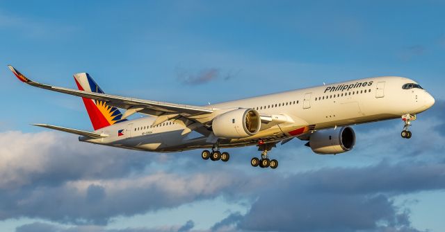 Airbus A350-900 (RP-C3504) - Philippines Airlines now bringing the A359 to YYZ, here on finals for runway 23 in early evening light