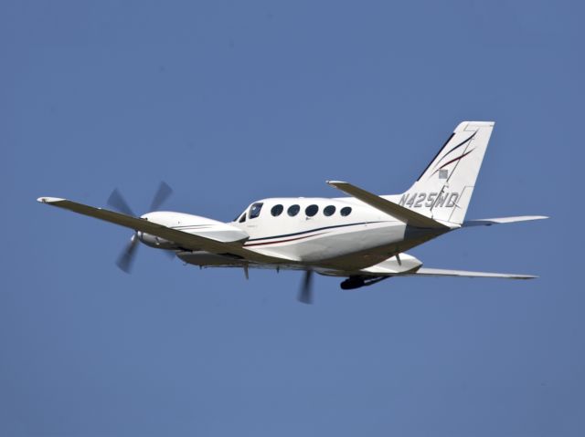 Cessna Conquest 1 (N425WD) - Take off RW26.