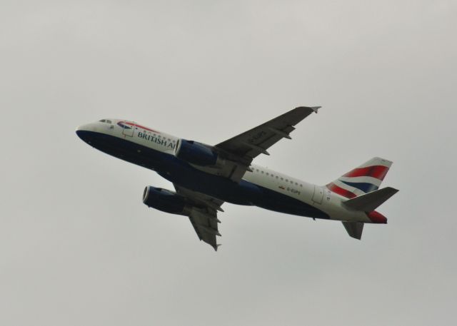 Airbus A319 (G-EUPS) - British Airways Airbus A319-131 G-EUPS leaving Heathrow 