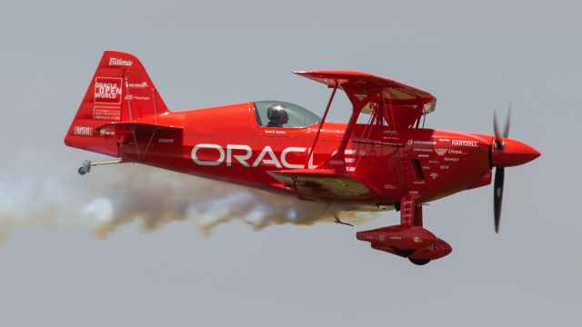 Experimental 100kts-200kts (N260HP) - Sean D Tucker on a high speed pass at the 2019 Dayton Air Show