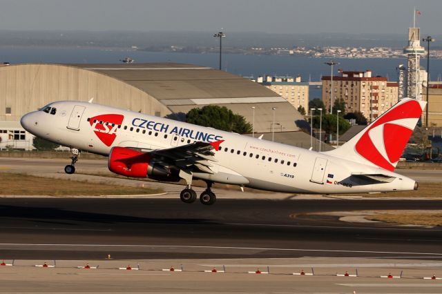 Airbus A319 (OK-REQ)