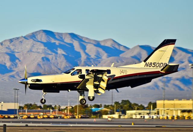 Socata TBM-850 (N850DB) - N850DB 2007 Socata TBM 850 C/N 432  - Las Vegas - McCarran International (LAS / KLAS) USA - Nevada, February 02, 2012 Photo: Tomás Del Coro