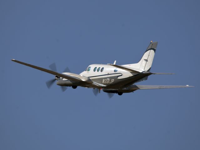 Beechcraft King Air 90 (N331JP) - Take off runway 26.