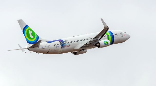 Boeing 737-800 (F-GZHA) - Transavia mixed with Air Transat livery, a mix and match and a fail livery - 737-86J (B738) F-GZHA service under Air Transat.