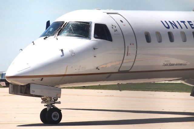 Embraer ERJ-145 (N21129) - N21129 arrives from Chicago as UA4691, the INAUGURAL FLIGHT!