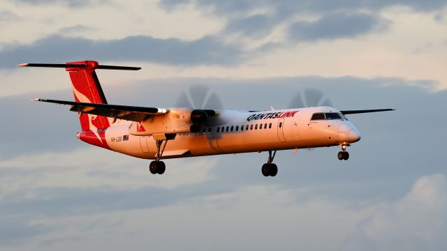 de Havilland Dash 8-400 (VH-LQG)