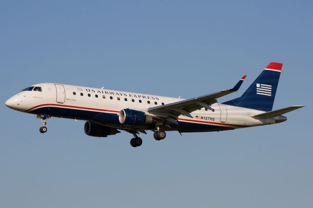 Embraer 170/175 (N137HQ)