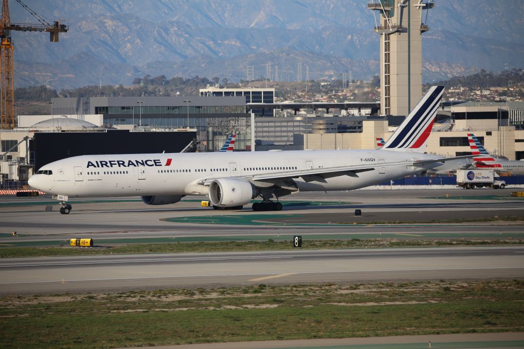 BOEING 777-300ER (F-GSQV)