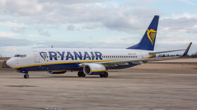 Boeing 737-700 (EI-GJT)