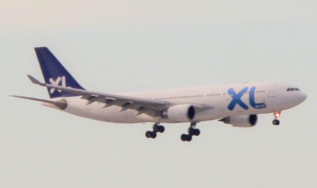 Airbus A330-200 (CS-TOP)