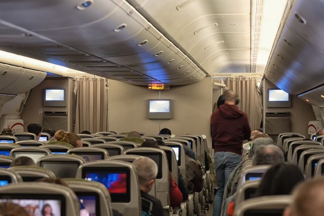BOEING 777-300ER (B-16731) - 21st April, 2025: Economy class cabin view on board the red-eye flight BR 068 from London Heathrow to Bangkok Suvarnabhumi. 