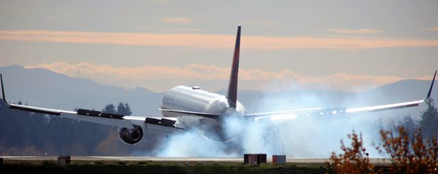 Airbus A321 (N389DN)