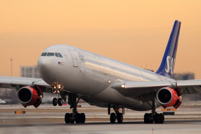 Airbus A340-300 (LN-RKP)