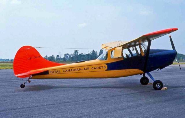 Cessna L-19 Bird Dog (C-FTGH) - photo by George Trussell