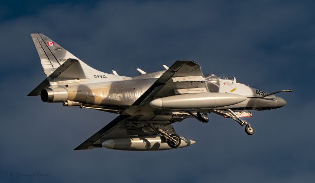 SINGAPORE TA-4 Super Skyhawk (15-9823) - TA-4 Super Skyhawkbr /Canadian "Top Aces" C-FGZE