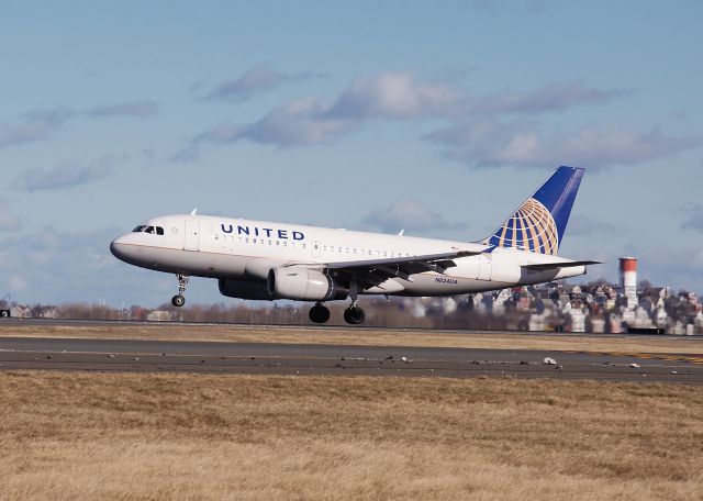 Airbus A319 (N824UA) - 33L arrival on a freezing cold winter day in Boston ! 3rd photo ever uploaded of N824UA on FightAware.Com