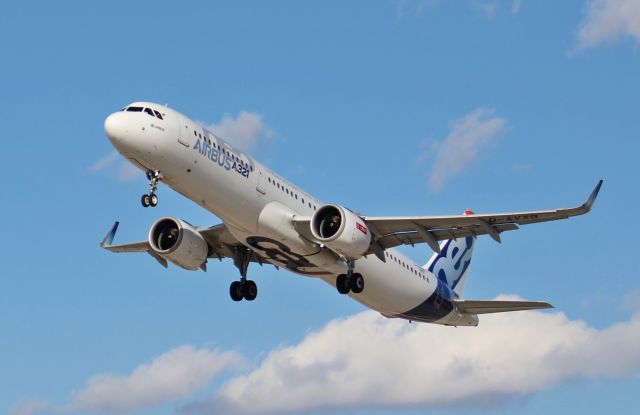 Airbus A321 (D-AVXB) - A321 NEO lifting off from KRFD after a week of flight testing