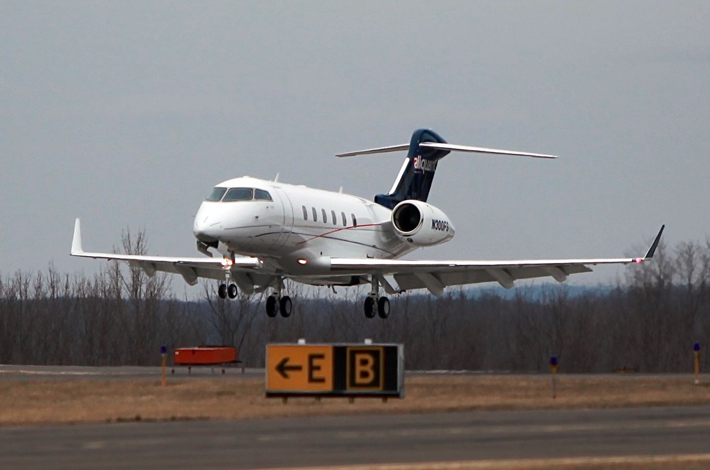 Bombardier Challenger 300 (N300FS)