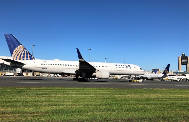 Boeing 757-200 (N19117) - RR Engines 