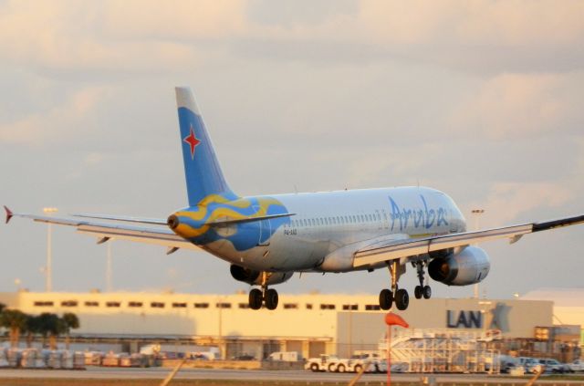 Airbus A320 (P4-AAD)