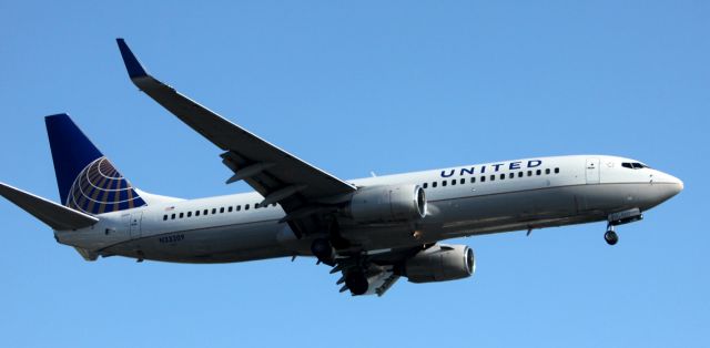 Boeing 737-800 (N33209) - Landing 24R, 08/08/2012