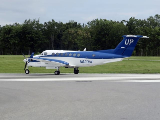 Beechcraft Super King Air 350 (N823UP) - 21 AUGUST 2015 | take off runway 34.