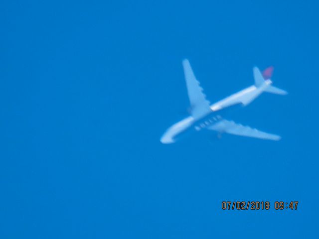 Airbus A330-200 (N856RW)