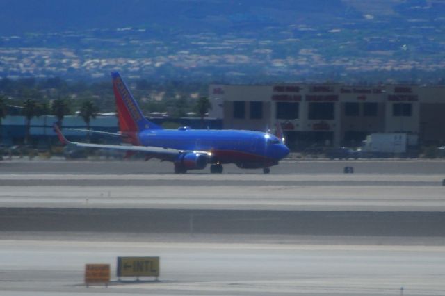 Boeing 737-700 —