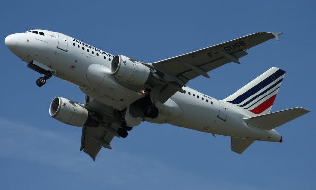 Airbus A318 (F-GUGB)