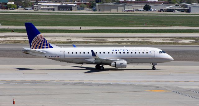 Embraer 170/175 (N109SY)