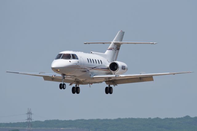 Hawker 800 (N2QG) - Short final for 19.