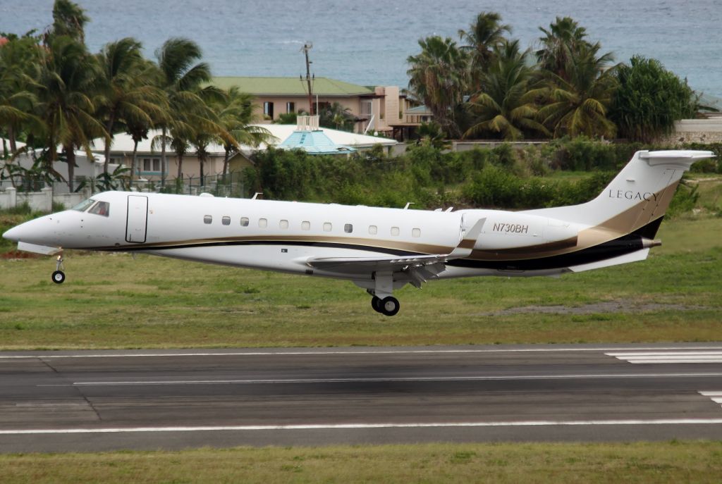 Embraer ERJ-135 (N730BH)