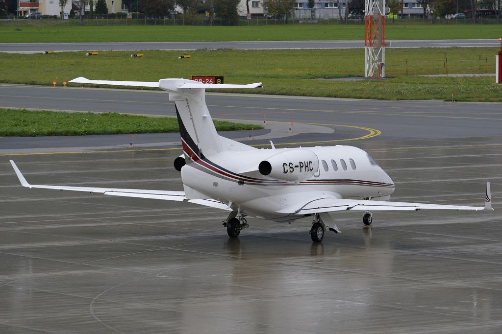 Embraer Phenom 300 (CS-PHC)