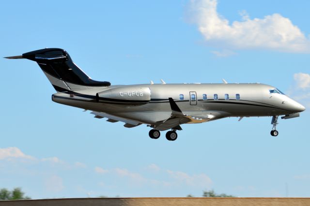 Bombardier Challenger 300 (C-GFCB)