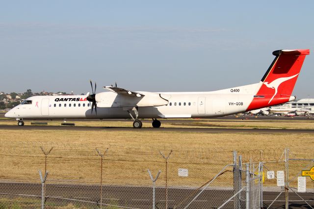 de Havilland Dash 8-400 (VH-QOB)