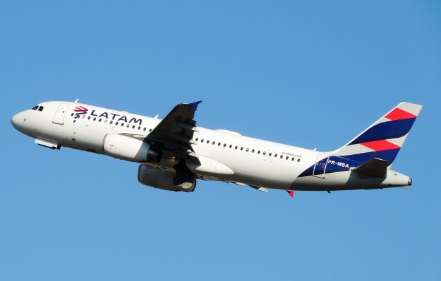 Airbus A320 (PR-MBA)