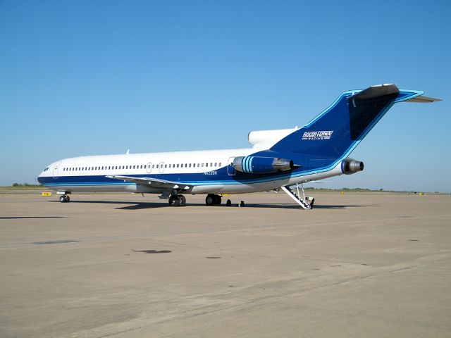 Boeing 727-100 (N422BN) - Thanks to Roush!  Former Braniff airplane.